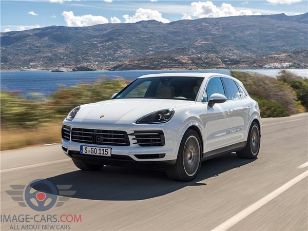 Front Left side view of Porsche Cayenne of 2018 year