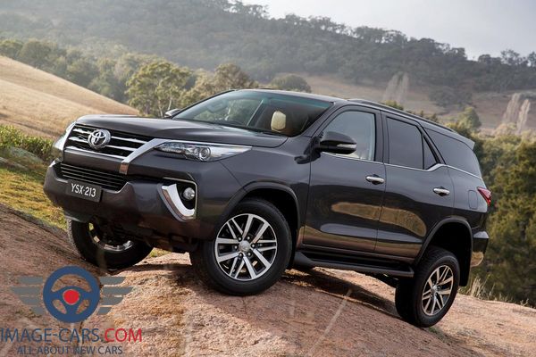 Front Left side of Toyota Fortuner of 2018 year