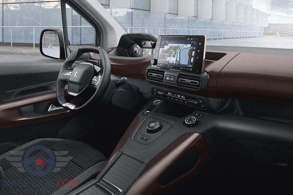 Dashboard view of Peugeot Rifter of 2019 year