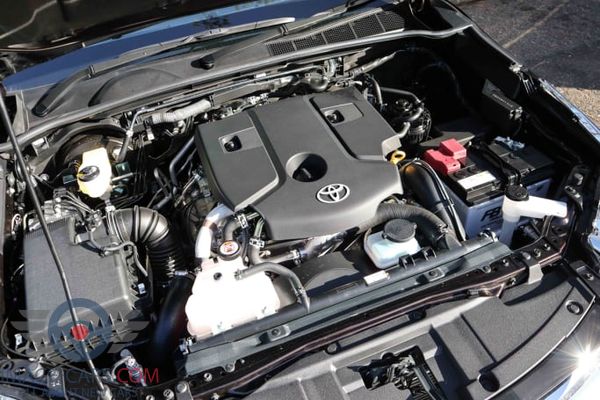 Engine view of Toyota Fortuner of 2018 year