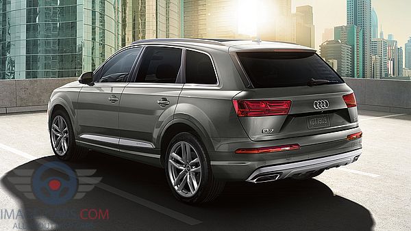 Rear Left side of Audi Q7 of 2018 year