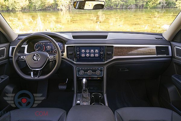 Dashboard view of Volkswagen Atlas of 2017 year
