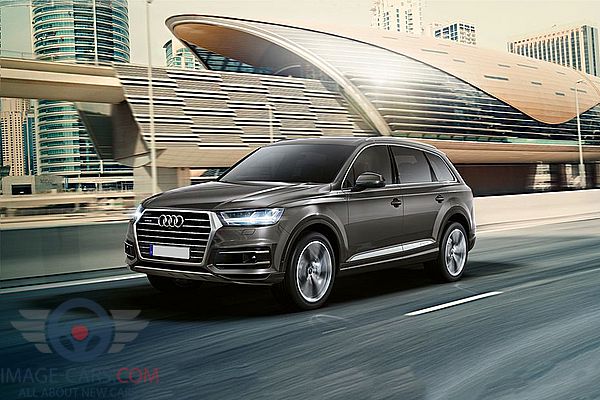 Front Left side of Audi Q7 of 2018 year