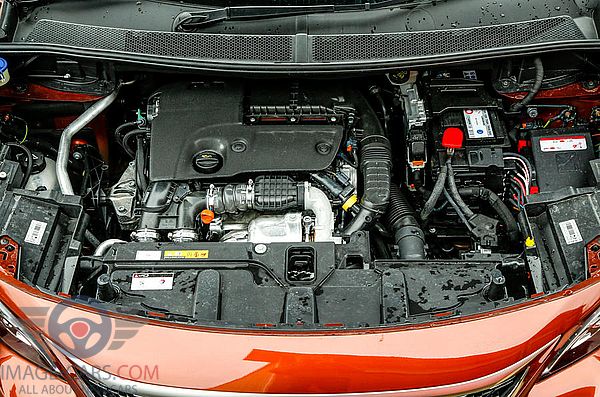 Engine view of Peugeot 3008 of 2018 year