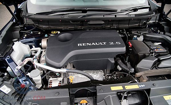 Engine view of Renault Koleos of 2017 year