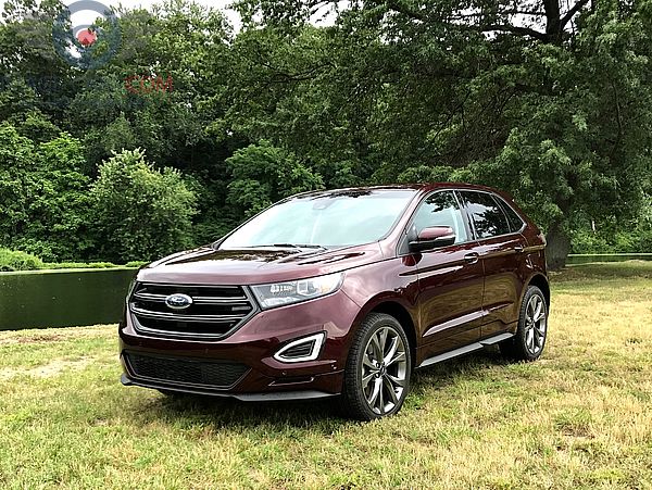 Front Left side of Ford Edge of 2017 year