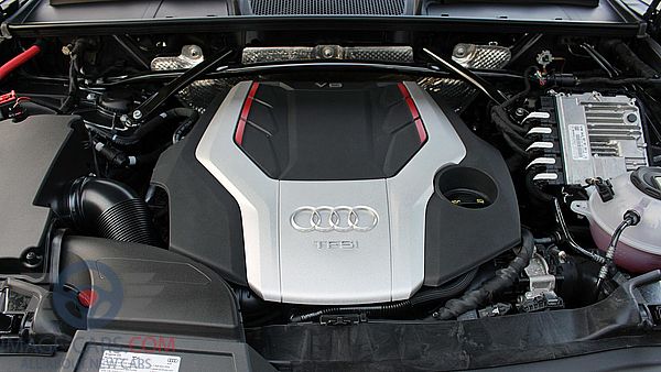 Engine view of Audi Q5 of 2018 year