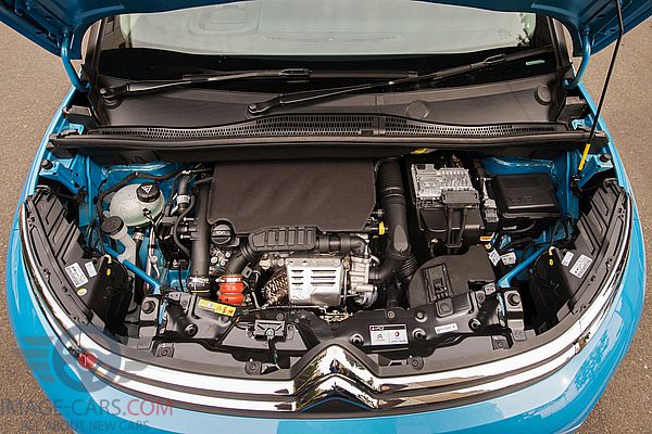 Engine view of Citroen C3 Aircross of 2018 year
