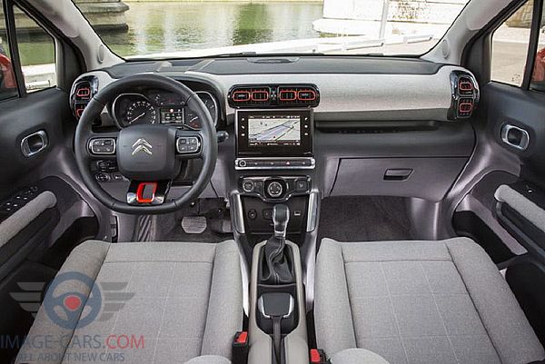 Dashboard view of Citroen C3 Aircross of 2018 year
