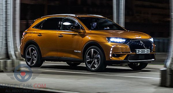 Front Right side of Citroen DS7 Crossback of 2018 year