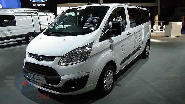 Front view of Ford Tourneo Custom of 2018 year