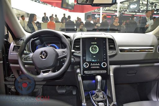 Dashboard view of Renault Koleos of 2017 year