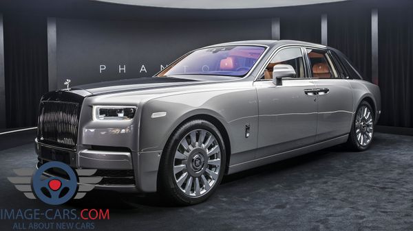 Front left side view of Rolls-Royce Phantom of 2018 year