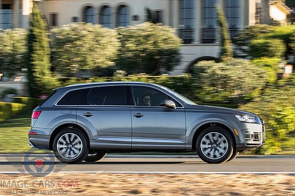 Right side of Audi Q7 of 2018 year