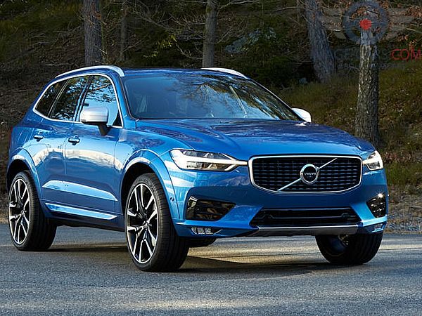 Front Right side of Volvo XC60 of 2018 year