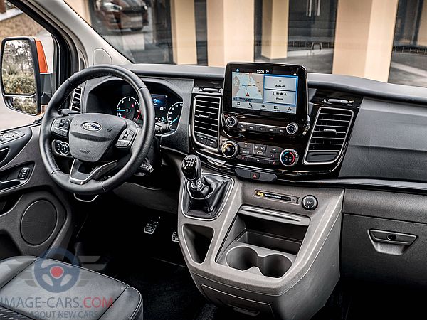 Dashboard view of Ford Tourneo Custom of 2018 year