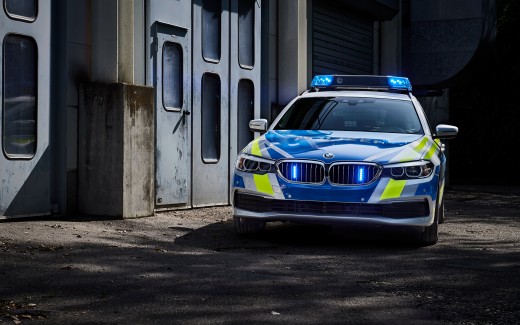 BMW 530d xDrive Touring Polizei 2017 4K Wallpaper