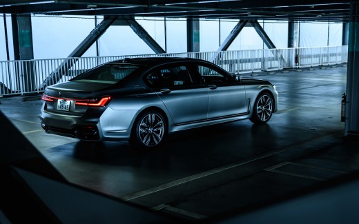 BMW M760Li xDrive 2019 4K 2 Wallpaper