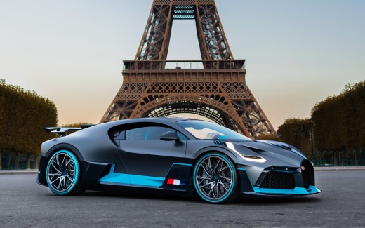 Bugatti Divo in Paris Wallpaper