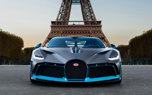 Bugatti Divo in Paris 2 Wallpaper