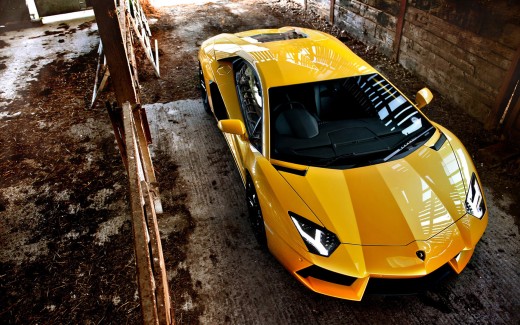 Yellow Lamborghini Aventador Wallpaper